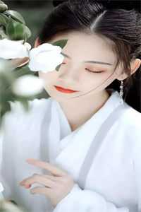 《女特工重生后，在末世杀疯了》李伊王姐章节在线阅读