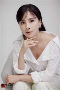 穿成女配输血包？姐跳出剧情自己过