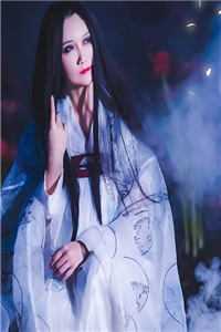女配重生后，任务是攻略疯批帝王？