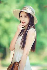 玉骨犬修，我被圣女踩在腳下