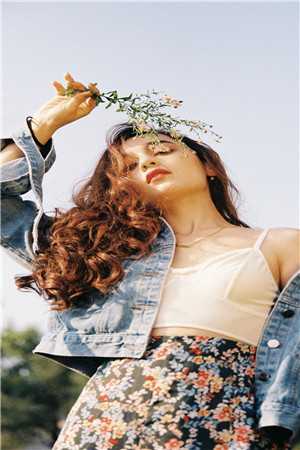 穿到七零男频文后，我靠绿茶混的风生水起