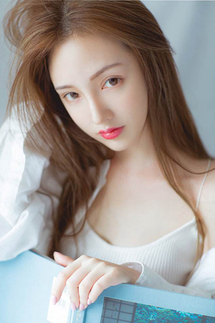 他抢扶弟魔，我嫁千亿女总裁