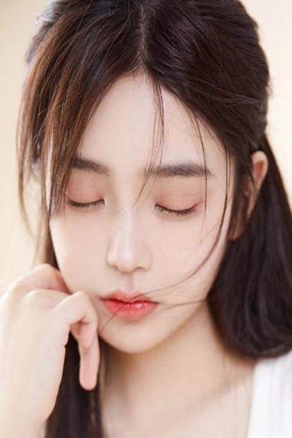 他蹙眉嫌我呆，转头把我抵墙上小说