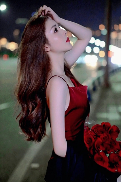 跳楼未遂，我靠破案系统征服警花小说